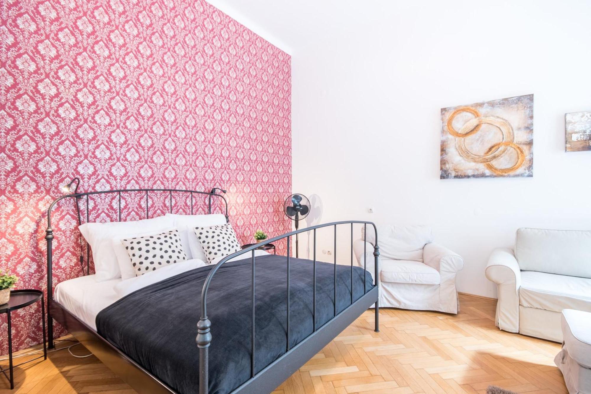 Comfy Large Budapesta